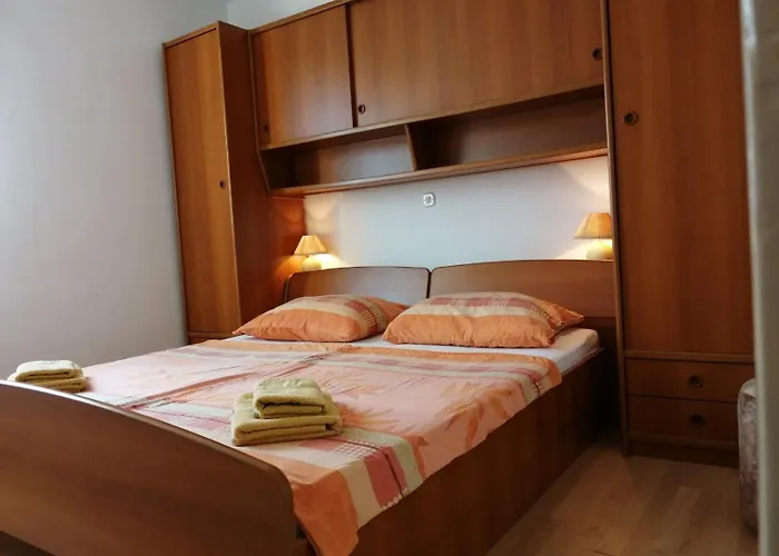 Apartments By The Sea Supetarska Draga - Donja, Rab - 17201